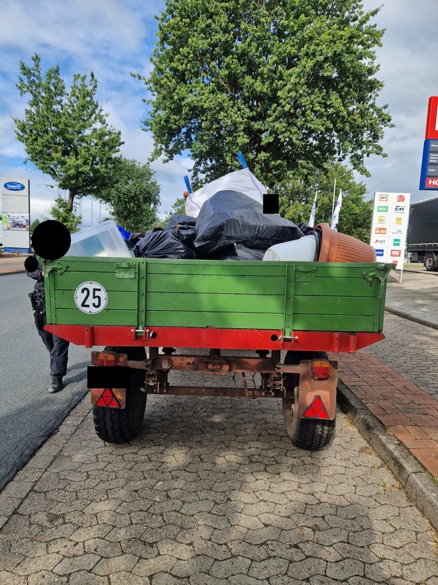 POL-ROW: ++ Autobahn nach Auffahrunfall mehrere Stunden teilgesperrt (FOTO) ++ Auffällige blaue Schwalbe gestohlen (FOTO) ++ LoF-Gespann zweckentfremdet genutzt (FOTO) ++