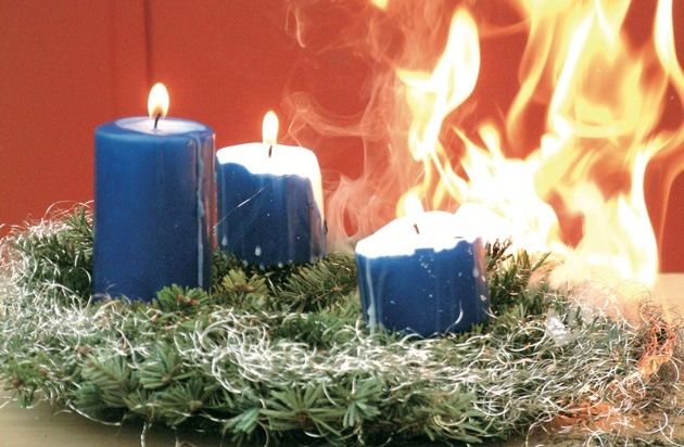 Rauchmelder retten Leben: Brandgefährlicher Advent / Feuerwehrverband, Schornsteinfeger und Initiative Rauchmelder retten Leben warnen in der Adventszeit vor erhöhten Gefahren und geben wertvolle Tipps zur Brandprävention