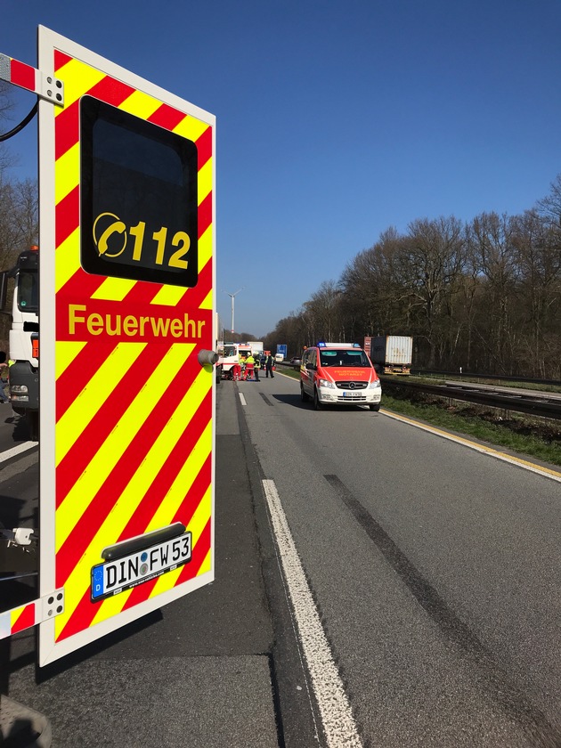 FW Dinslaken: Verkehrsunfall auf der Autobahn 3 bei Dinslaken