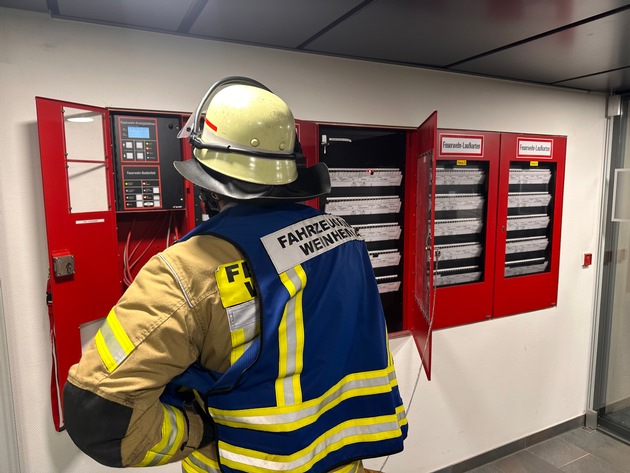 FW Weinheim: Brennender Müllsack im Betreuungszentrum sorgt für Feuerwehreinsatz