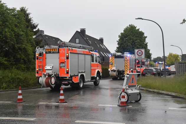 FW Norderstedt: Feuer im Treeneweg