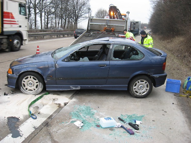 POL-HI: BAB 7, LK Hildesheim u. LK Goslar +++ Sekundenschlaf verursacht Unfall mit Überschlag +++ 1 Leichtverletzter