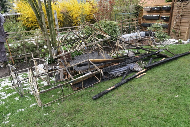 POL-ME: Gartenhütte abgebrannt - die Polizei ermittelt - Mettmann - 2204008