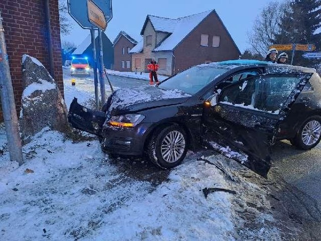 POL-STD: Zwei Leichtverletzte bei Zusammensto&szlig; in Ahlerstedt