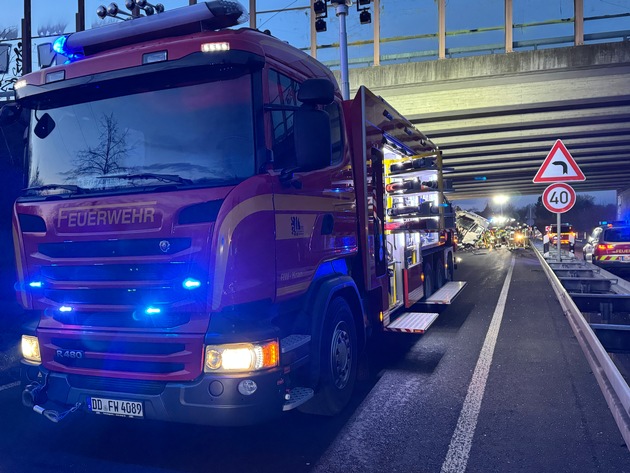 FW Dresden: Brand &amp; Verkehrsunfall