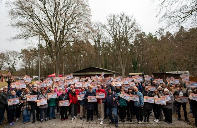 Deutsche Postcode Lotterie: Riesengewinne in Sachsen-Anhalt: Postcode Lotterie verteilt zwei Millionen Euro in den Landkreisen B&ouml;rde & Stendal