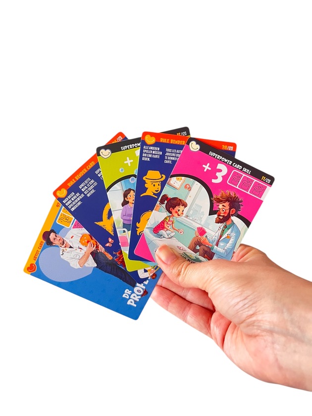 Panini et Théodora lancent un jeu de cartes