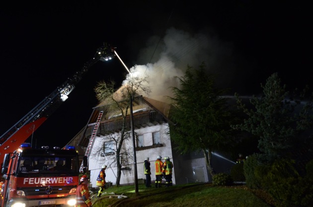 KFV-CW: Brand in Neuweiler Wohnaus fordert Verletzte und ein Todesopfer