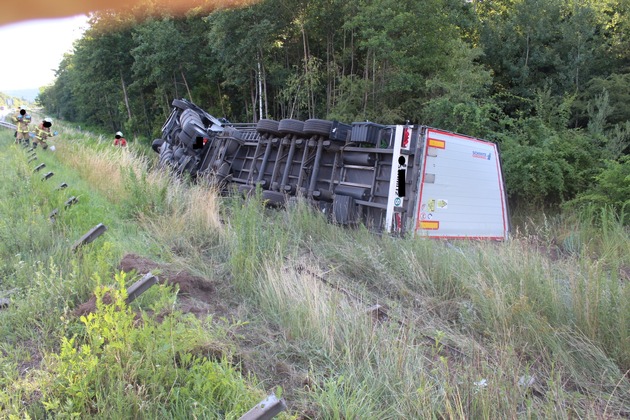 POL-PDKL: A6/Ramstein-Miesenbach, Auf Pannenfahrzeug gekracht - Lkw-Fahrer schwerverletzt