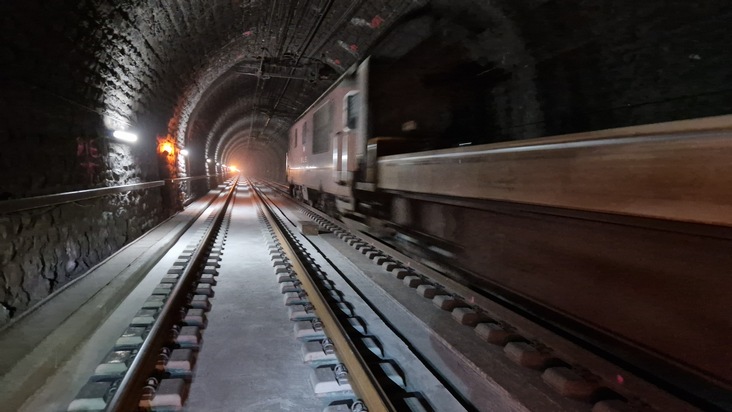 Communiqué aux médias : BLS présente un concept pour la réparation des dommages subis par le béton dans le tunnel de faîte du Lötschberg