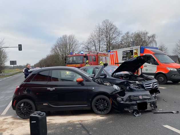 FW Alpen: Verkehrsunfall mit zwei Pkw