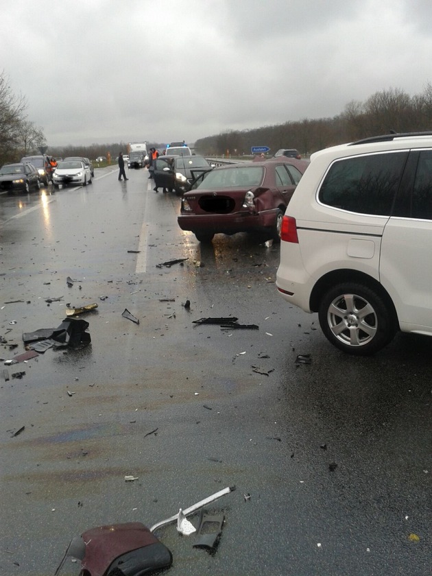 POL-PDNW: Verkehrsunfall auf der A 650 mit tödlich verletzter Person