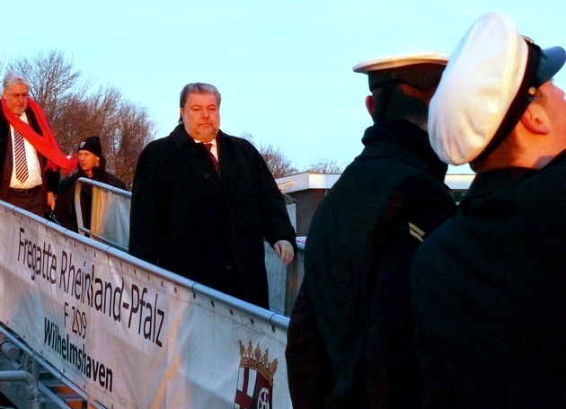 Deutsche Marine - Pressemeldung: Fotos vom Besuch des Ministerpräsidenten Kurt Beck auf der Fregatte &quot;Rheinland-Pfalz&quot; vor ihrem &quot;Atalanta&quot;-Einsatz