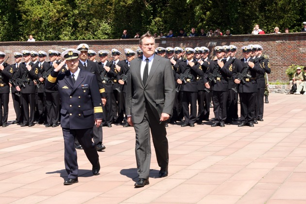 Deutsche Marine - Pressemeldung: Rheinländer ist Spitze bei der Marine - Benedict Christleven aus Erftstadt-Lechenich wird &quot;Bester Bootsmann&quot;