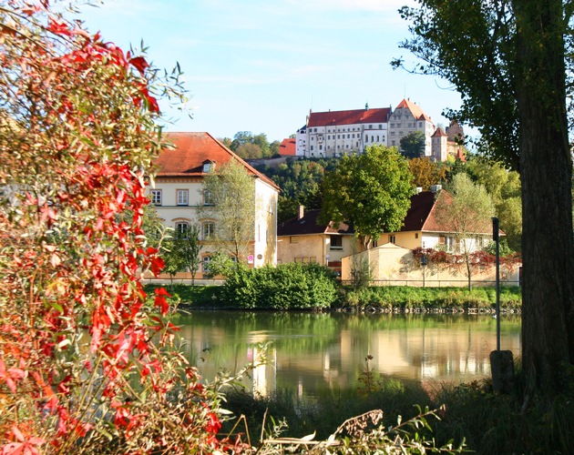 Goldener Herbst auf Bayerns Burgen / Kulturgeschichte und Kulinarik treffen sich zu einem besonderen Genusserlebnis