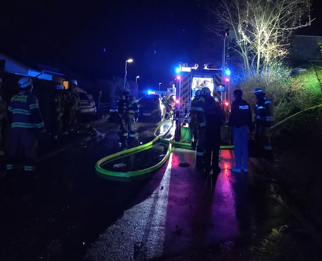 FW-EN: Intensiver Start ins neue Jahr - Balkonbrand mit Großeinsatz in der Berliner Straße