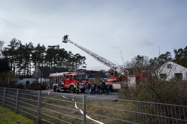 FW Celle: Eltern sammeln Spende für die Freiwillige Feuerwehr Celle!