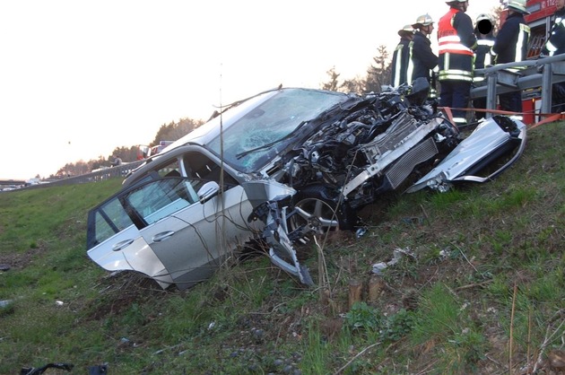 POL-PDKL: BAB 6, Bruchmühlbach-Miesau - Zeugen nach schwerem Unfall gesucht