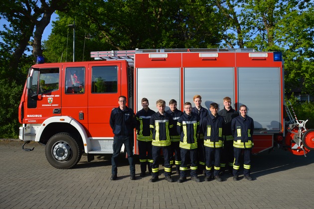 FW-AUR: 18 neue Einsatzkräfte für Auricher Feuerwehren