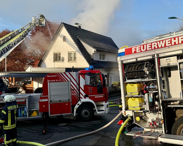 FW-OE: Eine schwer verletzte Person nach Wohnungsbrand