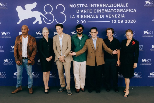 PRIMETIME - Robert Pattinson wird bei der Weltpremiere in Venedig gefeiert / neues Fotomaterial / ab 24. September 2026 im Kino!