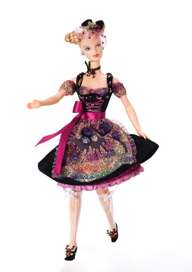 Barbie® goes Wiesn! (Mit Bild) / Münchner Trachtendesignerin Lola Paltinger erweitert Barbies® Garderobe um ein weiteres Unikat