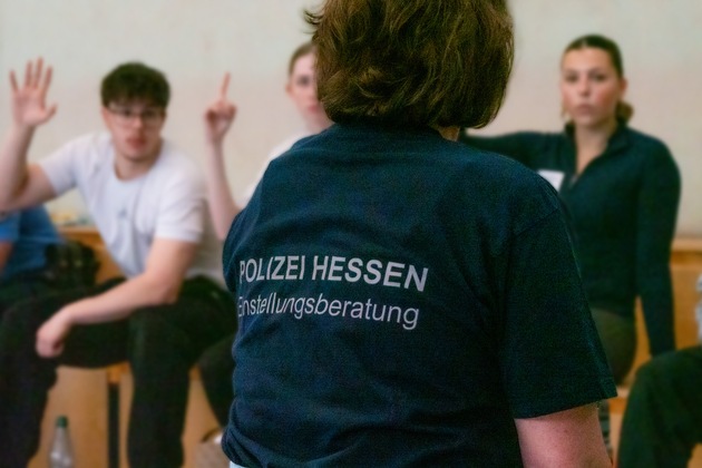 Mittelhessen: Cop f&uuml;r einen Nachmittag - Interessierte Berufseinsteiger bei der CopChallenge der Polizei
