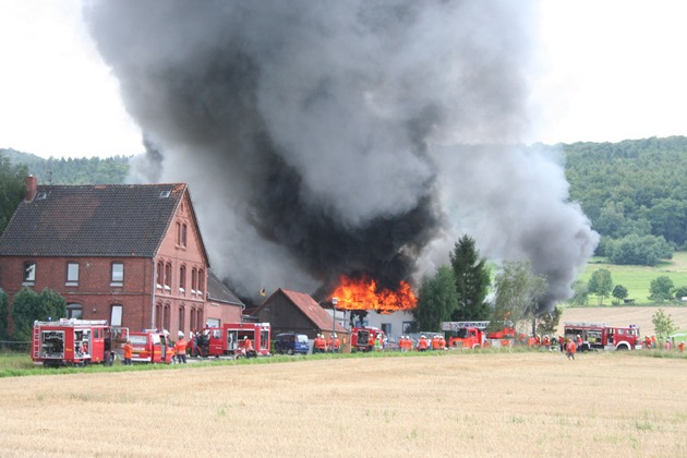 POL-HM: Brand einer Lagerhalle