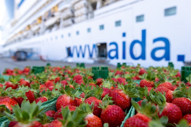 AIDA Pressemeldung: Kussmund trifft Erdbeere - AIDA Cruises und Karls starten süße Kooperation