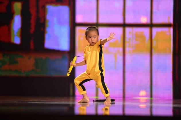 Bruce Lee reloaded! Ein 5-jähriger Japaner kämpft in der SAT.1-Show &quot;Superkids&quot; synchron zu seinem Idol