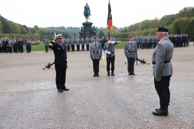 Landeskommando Mecklenburg-Vorpommern bekommt neue Führung / General Uwe Nerger wird verabschiedet und mit Ulrich Reineke übernimmt erstmalig ein Admiral die Führung eines Landeskommandos