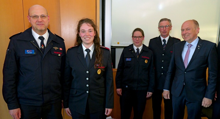 FW-PB: Jugendfeuerwehren sind ein starkes Fundament für die Feuerwehren in der Region / Ehrungen bei der Delegiertenversammlung in Paderborn