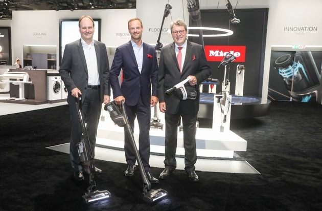 Miele & Cie. KG: IFA: Premiere für den Miele-Triflex / Flexibelster Akku-Sauger am Markt / Wäschepflege mit AddLoad-Funktion / Einbaugeräte-Generation 7000 wird noch smarter