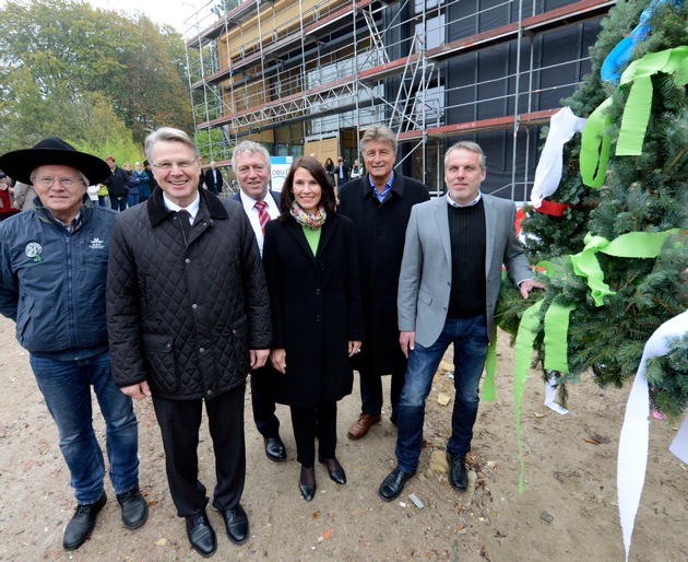 Richtfest für neues Gebäude der Naturerbe GmbH mit der DBU-Kuratoriumsvorsitzenden Schwarzelühr-Sutter (FOTO)