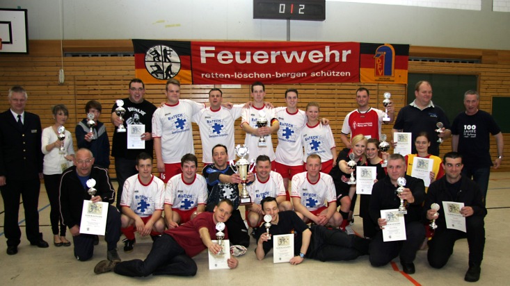 FW-E: Löschgruppe Essen-Katernberg gewinnt das 25. Hallenfußballturnier der Freiwilligen Feuerwehren Essens