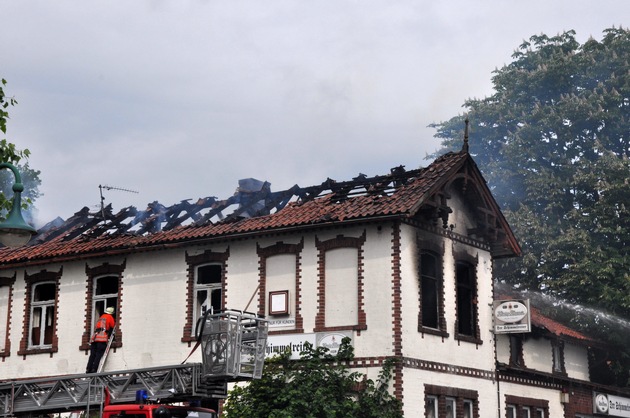 POL-WL: Feuer in leer stehendem Gasthof