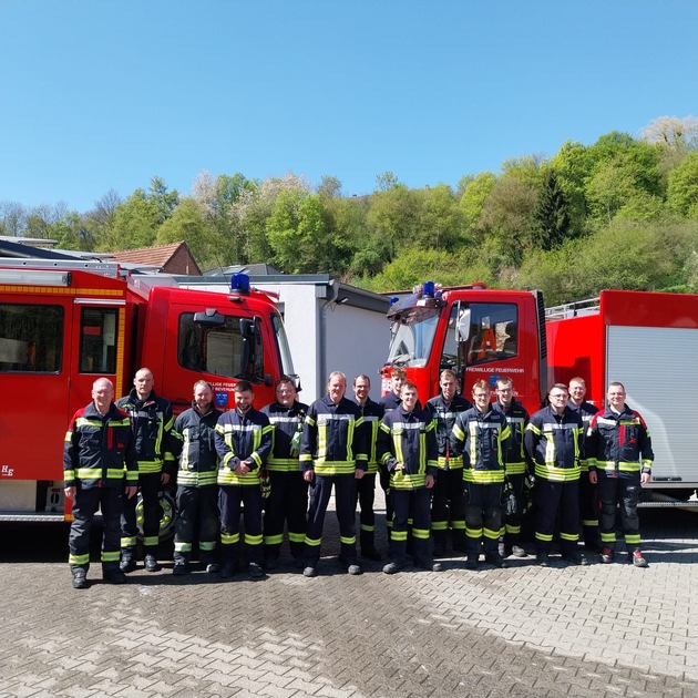 FW Beverungen: Maschinisten-Lehrgang erfolgreich abgeschlossen / Praxispr&uuml;fung mit anspruchsvoller Wasserf&ouml;rderung