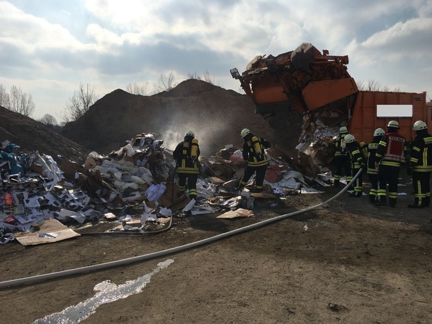 FW-KLE: Brand eines Müllwagens