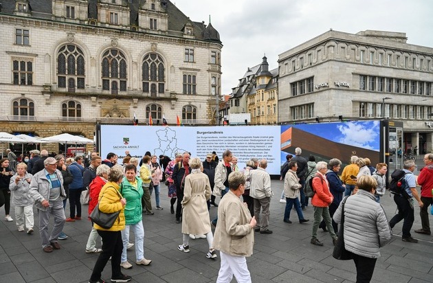 Tag der Deutschen Einheit: Der Burgenlandkreis live und in Farbe - auf der Sachsen-Anhalt LED-Wand