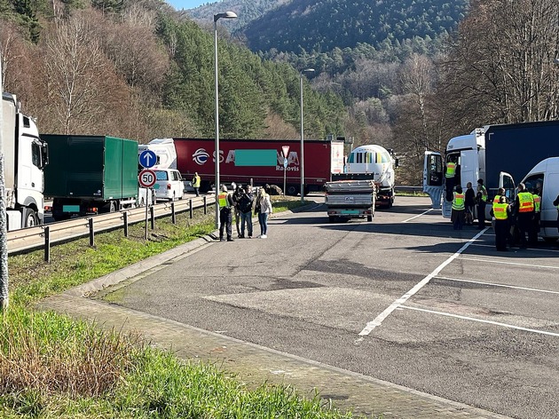 POL-PDLD: Gro&szlig;einsatz der Polizei