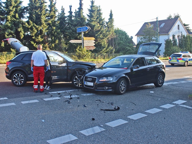 POL-ME: Zusammenstoß im Gegenverkehr fordert zwei Verletzte - Velbert - 2006156
