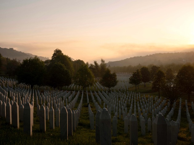 31 Jahre Srebrenica: Der lange Weg der Heilung, doch die Angst bleibt / "31 Jahre später ist unser Land immer noch gezeichnet"
