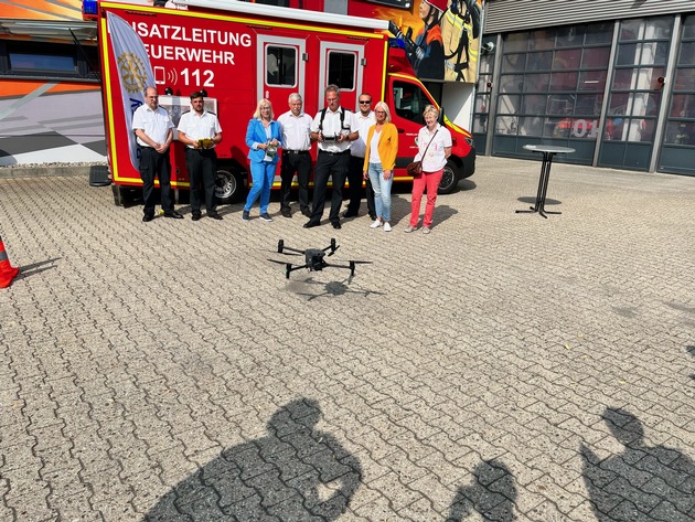 FW-Lohmar: Die Freiwillige Feuerwehr der Stadt Lohmar freut sich über eine gespendete Drohne
