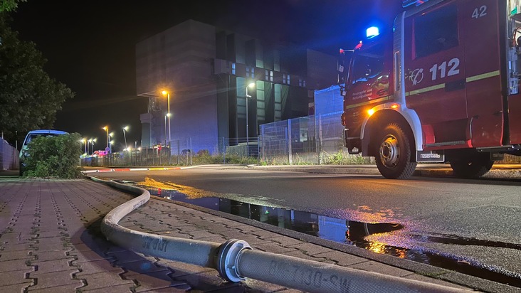 FW-BN: Brand in Müllbunker sorgt für Großeinsatz der Bonner Feuerwehr