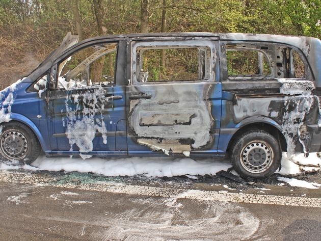 POL-ME: Fahrzeugbrand durch technischen Defekt - Velbert - 2004085