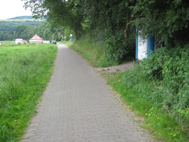 POL-HOL: Polizeibericht vom Wochenende: Insgesamt 11 Verkehrsunfälle mit vier Leichtverletzten - Einbruch in Dachdeckerbetrieb in Lichtenhagen -