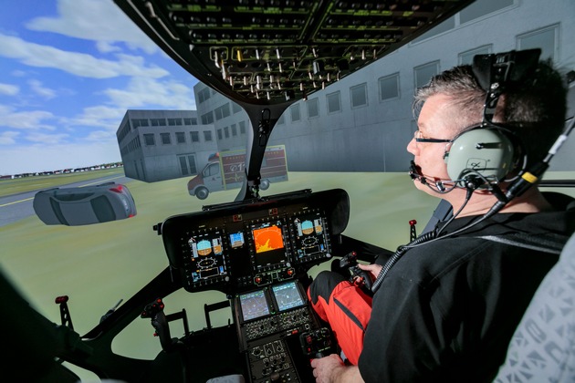 ADAC HEMS Academy: Dritter Flugsimulator zertifiziert / Neuer H145-Full-Flight-Flugsimulator für Training der Luftrettungspiloten / Schulung für Piloten und medizinische Crews unter einem Dach