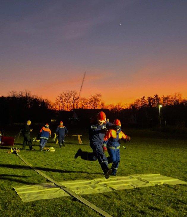 FW-OLL: Trainingsauftakt für die Jugendfeuerwehr: Vorbereitung auf die Leistungswettkämpfe