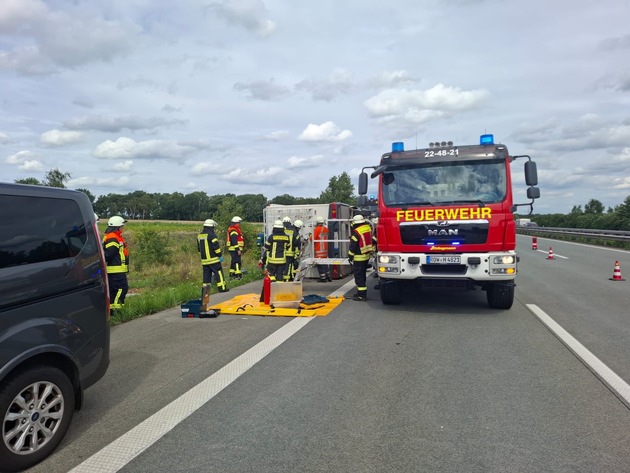 FW-ROW: Verkehrsunfall mit Wohnmobil auf der BAB 1 - Eine Person durch Feuerwehr gerettet