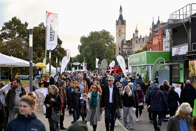 Kultur, Politik zum Anfassen und große Begeisterung: / Das war das Bürgerfest zum Tag der Deutschen Einheit 2024 in Schwerin